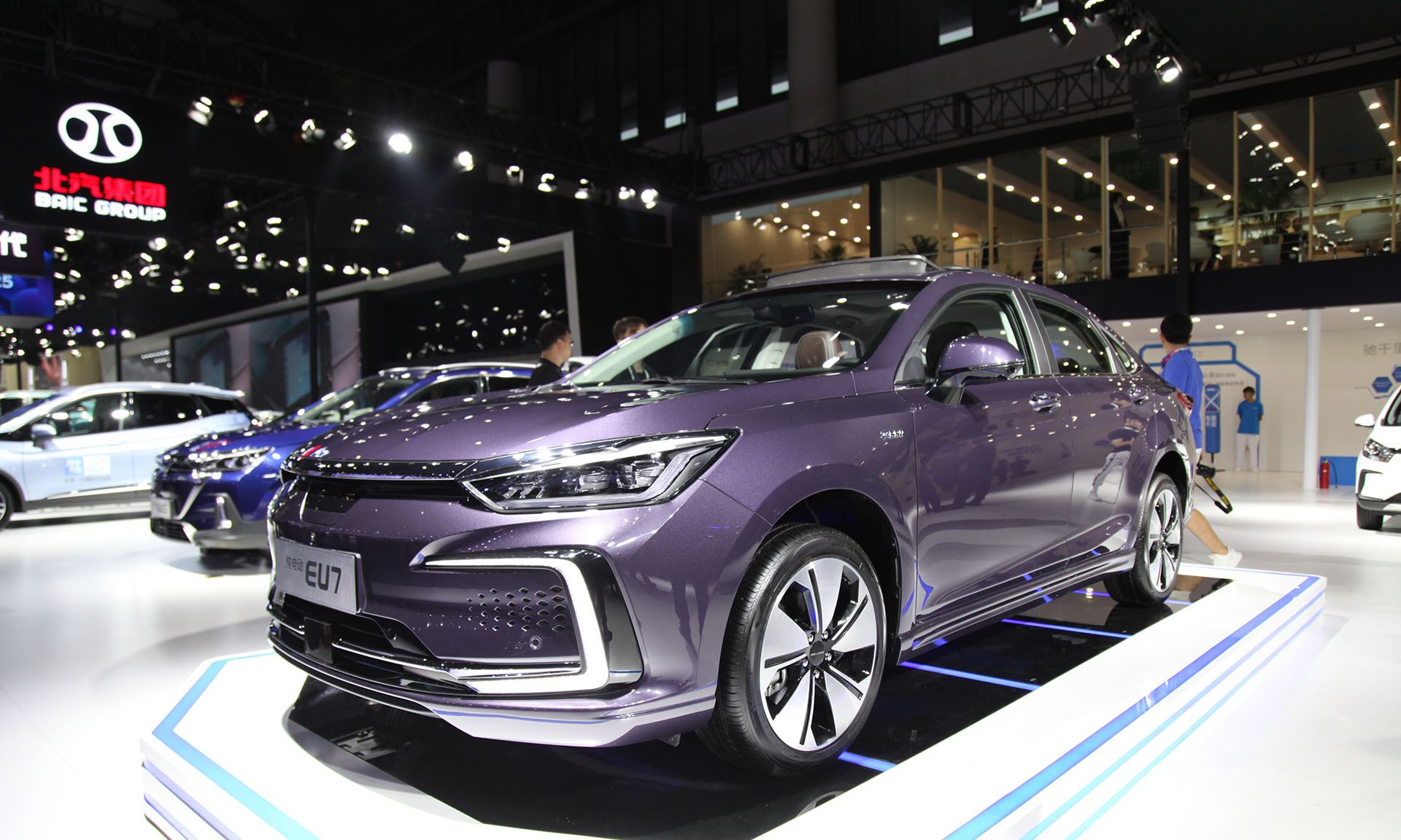 99 万元起,定位中型轿车,北京汽车eu7正式上市