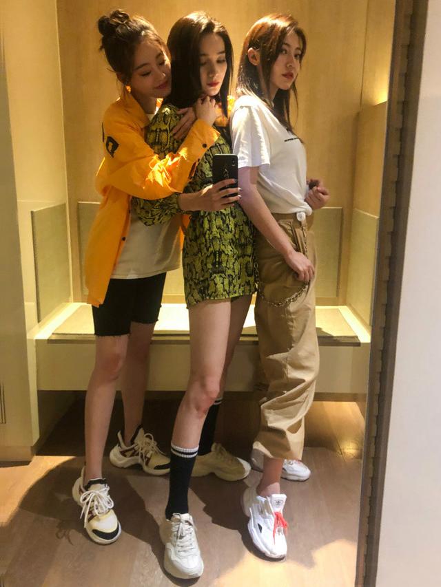 代斯晒骨感身材对比刘芮麟撩的丰满女主原来男人也是善变的