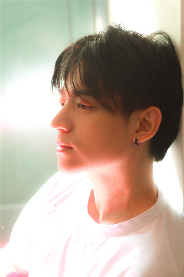 姜彭活力街拍曝光 《皓镧传》热播好评无数