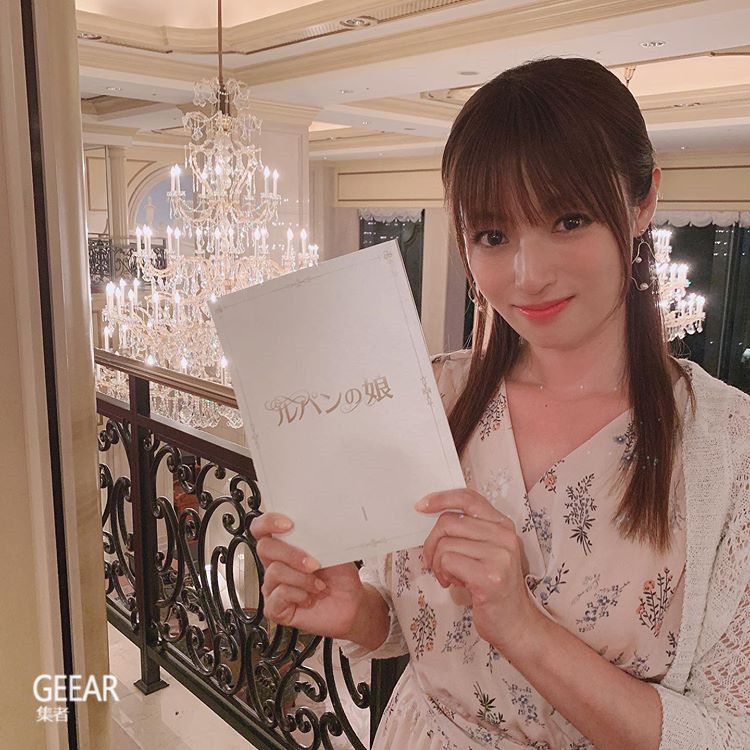 日剧女王深田恭子的日常搭配就是今夏最棒的裙装穿搭范本