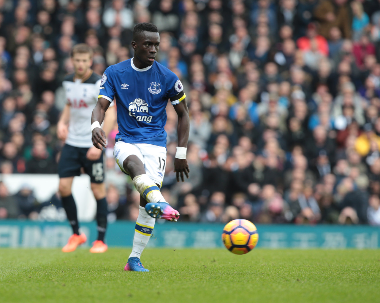 队报:埃弗顿中场盖耶将于下周正式加盟巴黎,转会费3200万镑