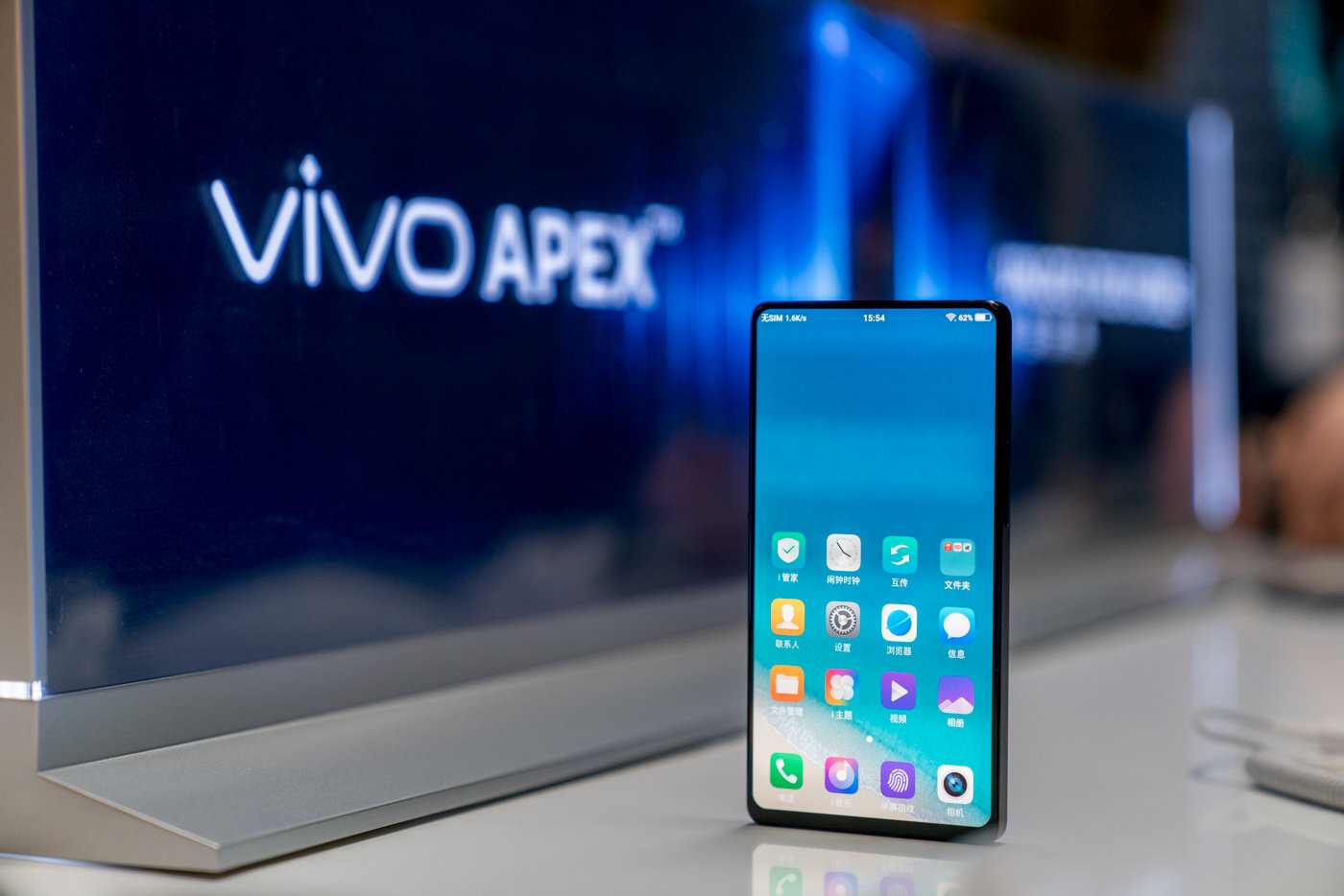 而智能手机界里面最有名气,并且厂商也坚持得最好的,莫过于vivo apex