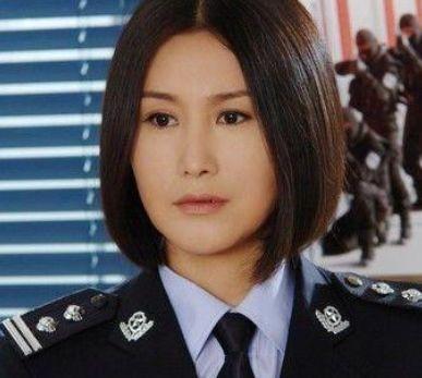 她被称为最美警花,是行业剧中的女王,为亡夫守寡6年至今未嫁