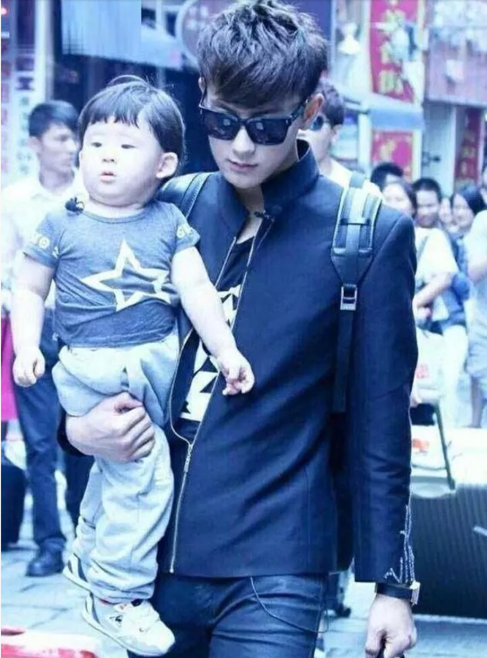 黄子韬抱小胖显吃力,易烊千玺有技巧,最后这位快还给她妈妈!