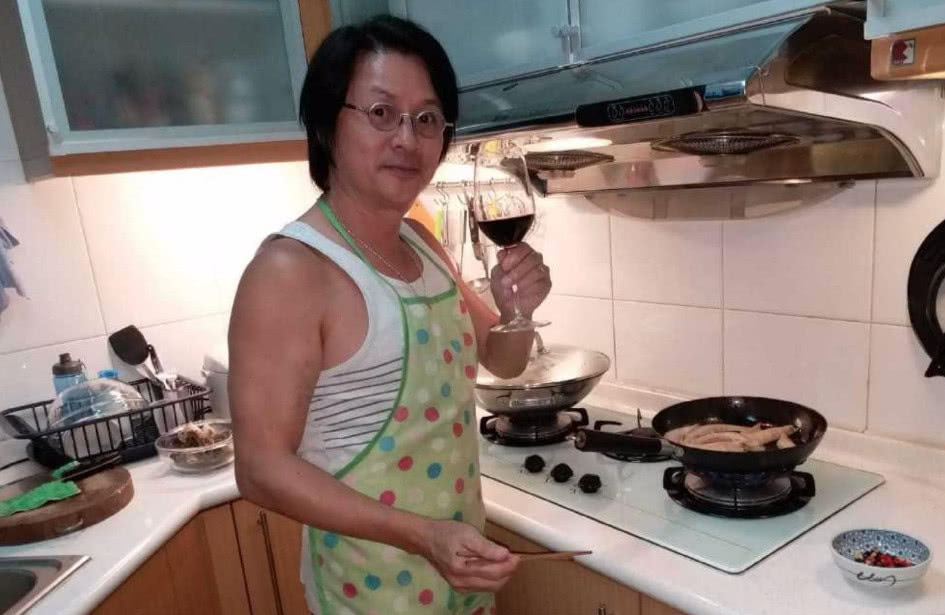 54岁尹天照近照为老婆治病花光上亿财产如今惨成这样
