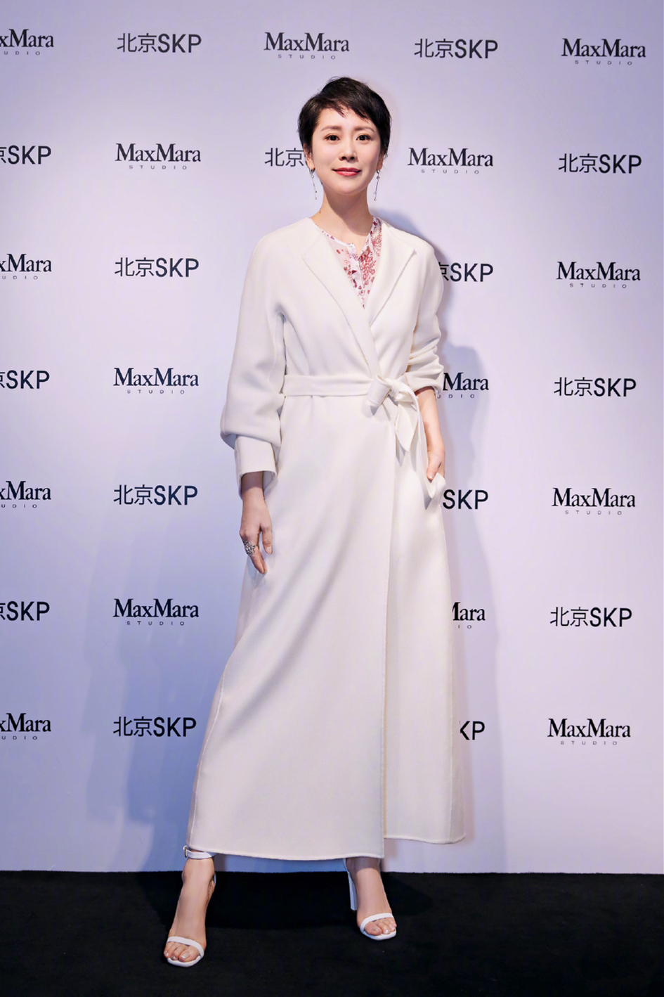 换穿两身造型展现时尚感,一帅一美简直太惊艳