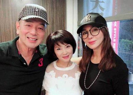 张晨光连续送了4年玫瑰终抱得美人归,隐婚20年妻子依旧毫无怨言