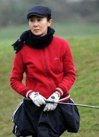 60岁冯小刚,前妻和现妻近照,差距一目了然,没有对比没有伤害