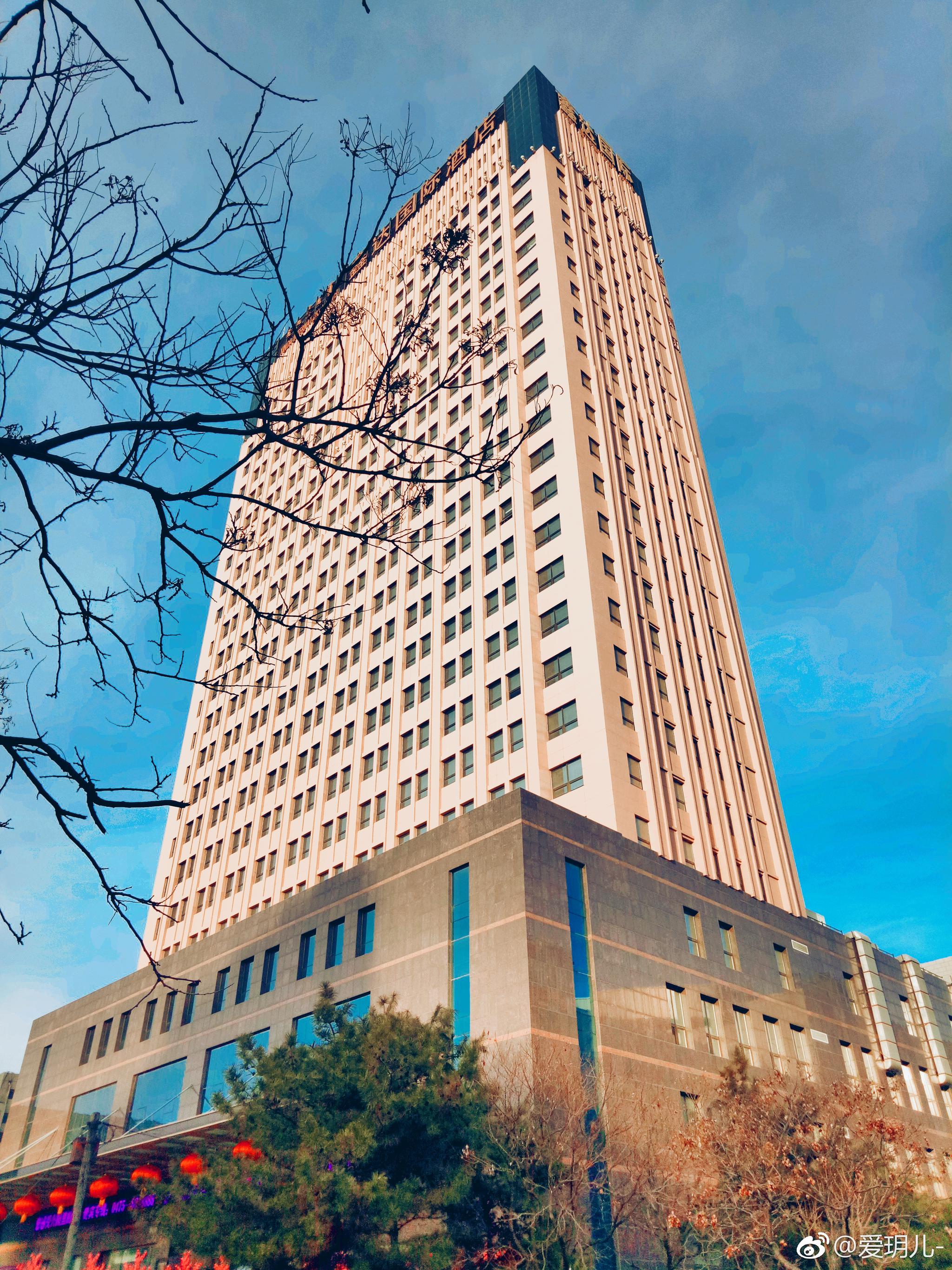 因为有光,所以不凡|通辽市|体育广场|图库_新浪新闻