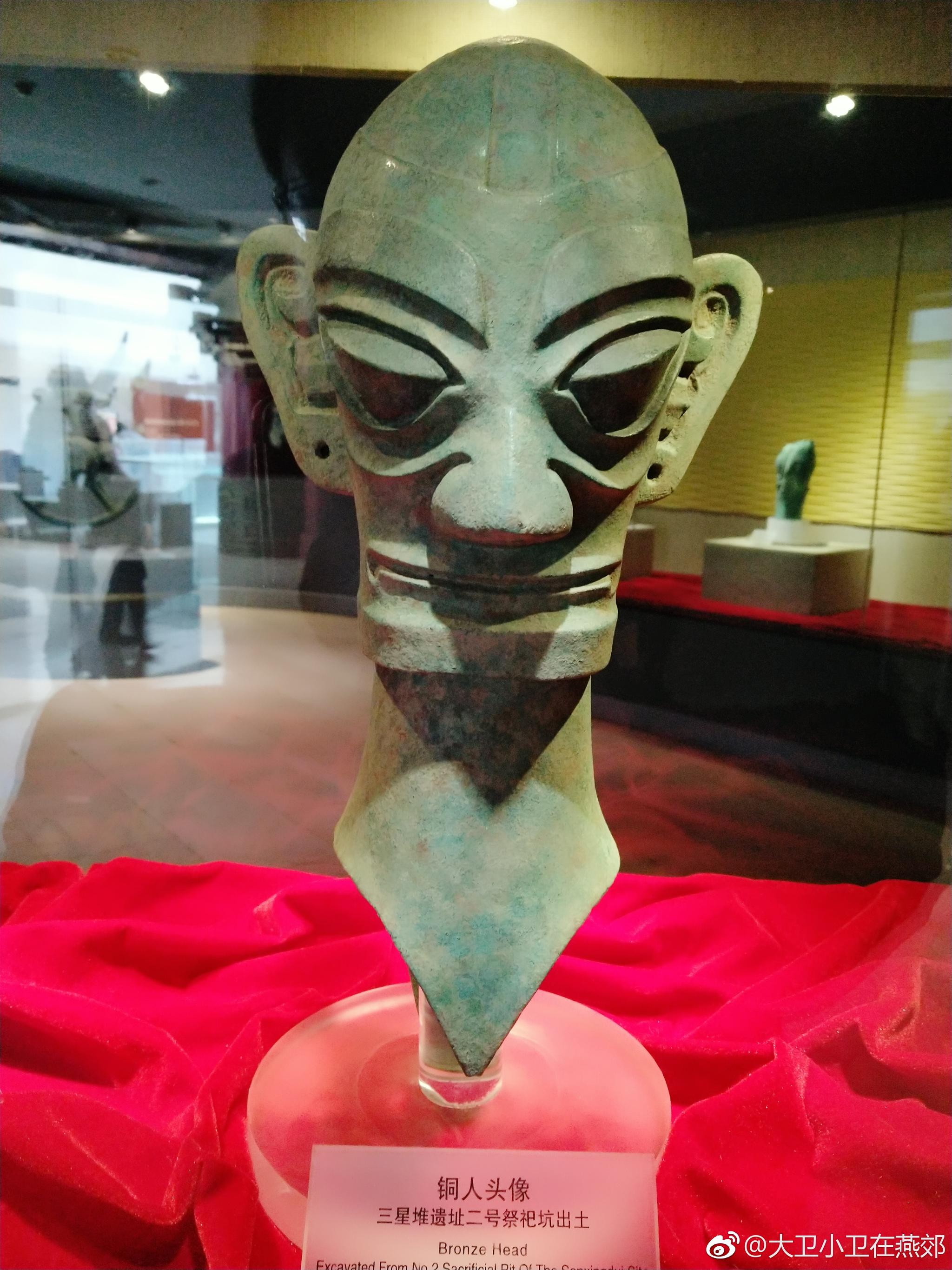 这三星堆的出土文物,好像跟我们不太一样,更像西方人吧