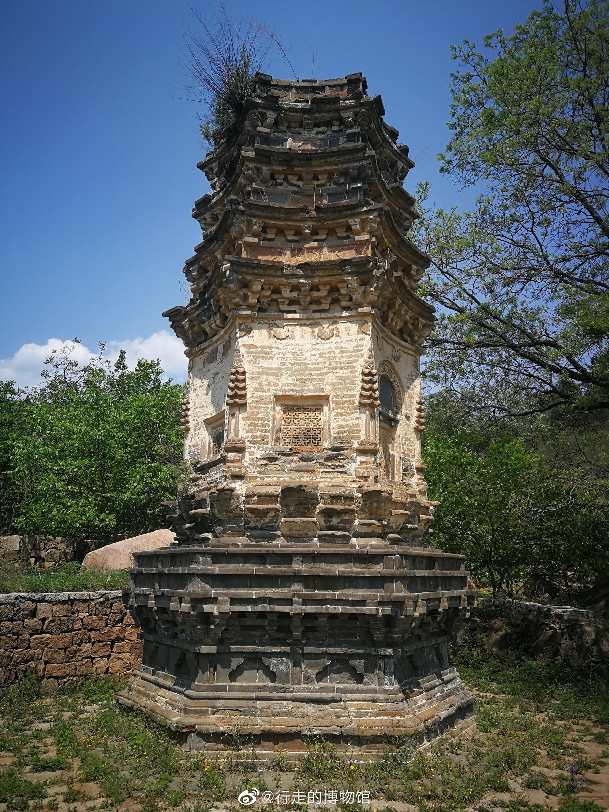 银山塔林明清"燕平八景"之一塔群自金元600多年历史明正统十三年