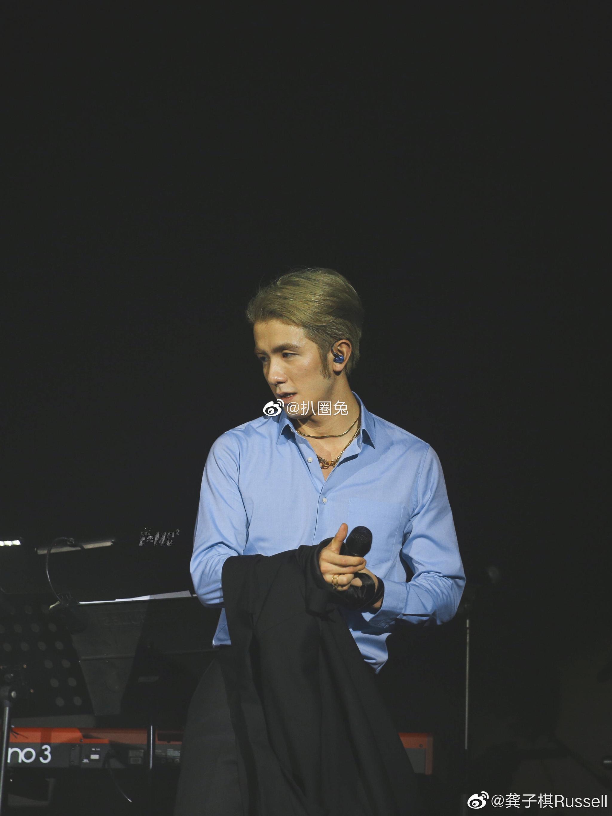 67龚子琪在ins秀恩爱了,女朋友也太漂亮了吧,就是哥你啥时候把头发