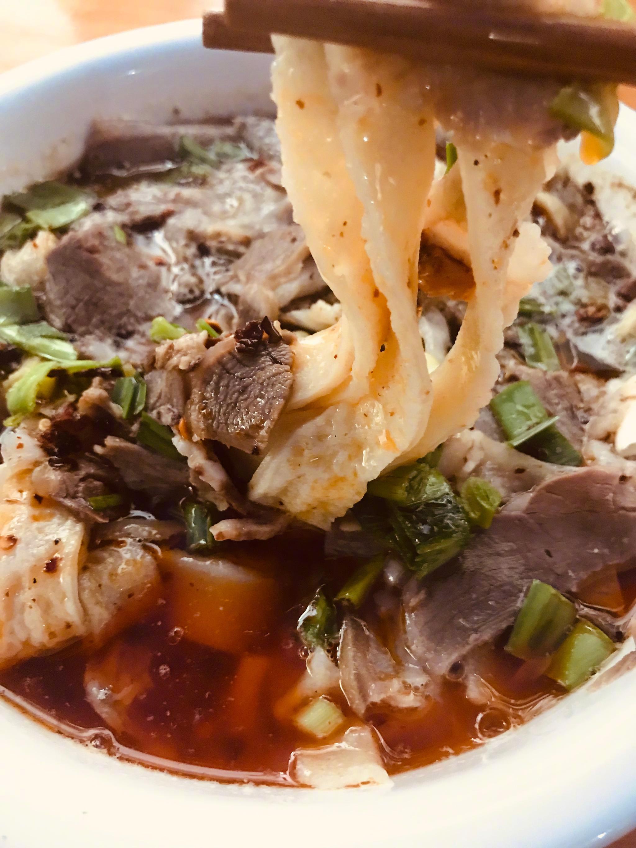 第三天,遵义羊肉粉.今天吃的绿豆粉,麻辣鲜香十足