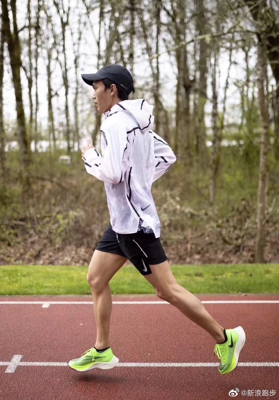 大迫杰穿next%的宣传照,优雅的像个王子,跑步的还有比他帅的嘛?