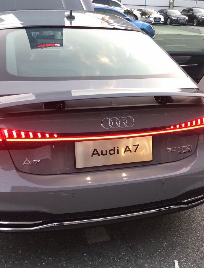 新奥迪a7已到店内饰科幻尾灯科幻网友看完之后很难不买