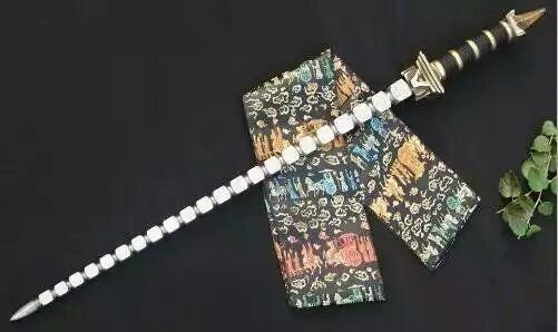 九,鞭锏的形状特别像我们现在看到的长鞭,但它并不是用绳子做成的