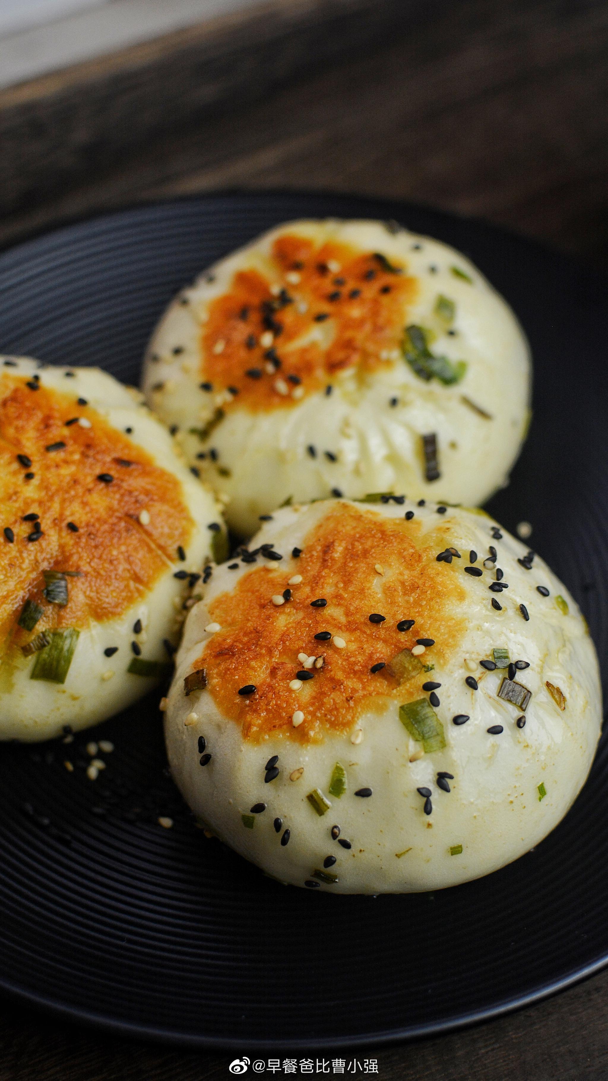 今天早餐大煎包小馄饨假期最后一天了 别彷徨 马上就是国庆大长假