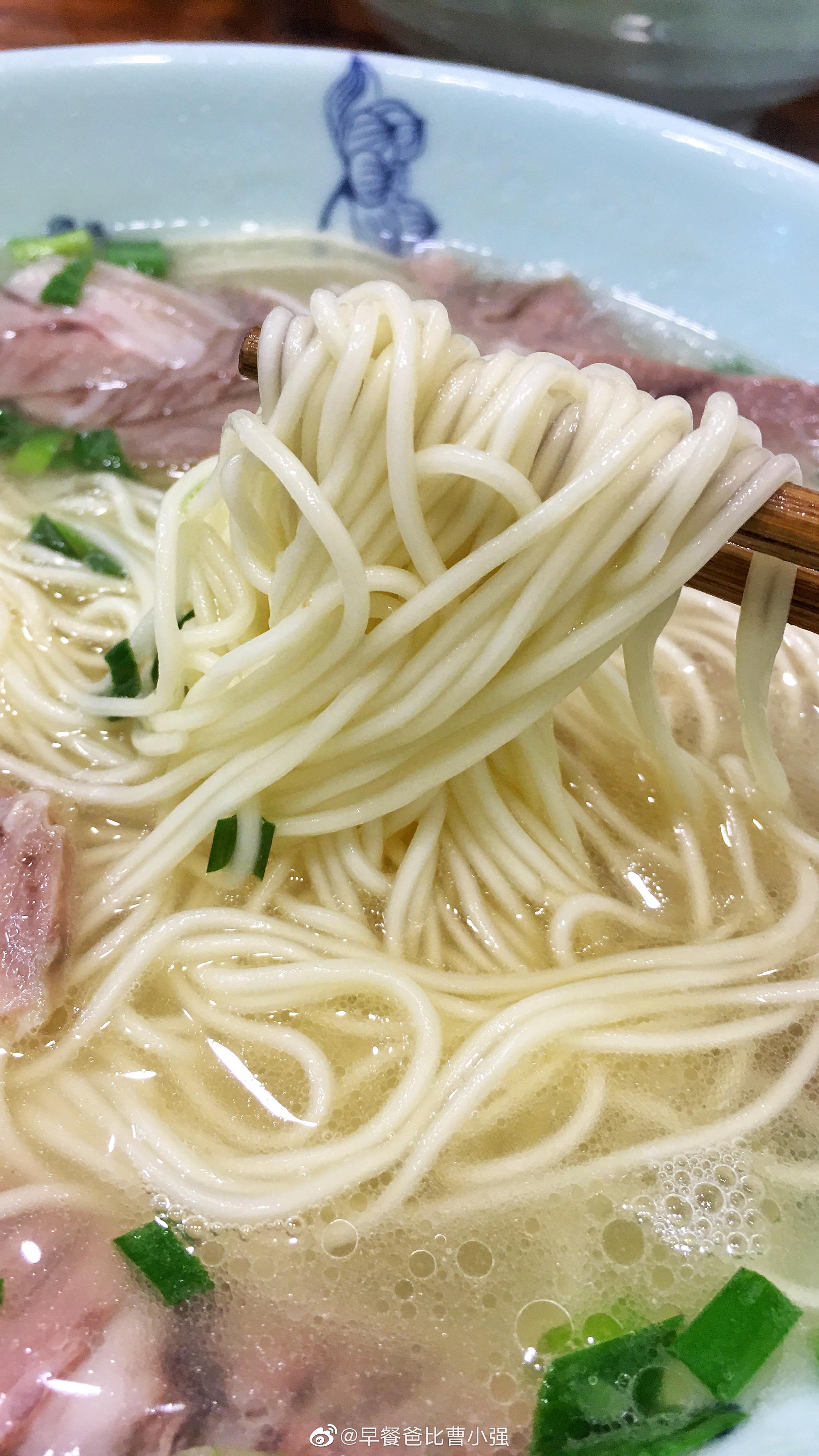 今天早餐开启假期模式已经出来浪了今天外食白切羊肉面红烧羊肉