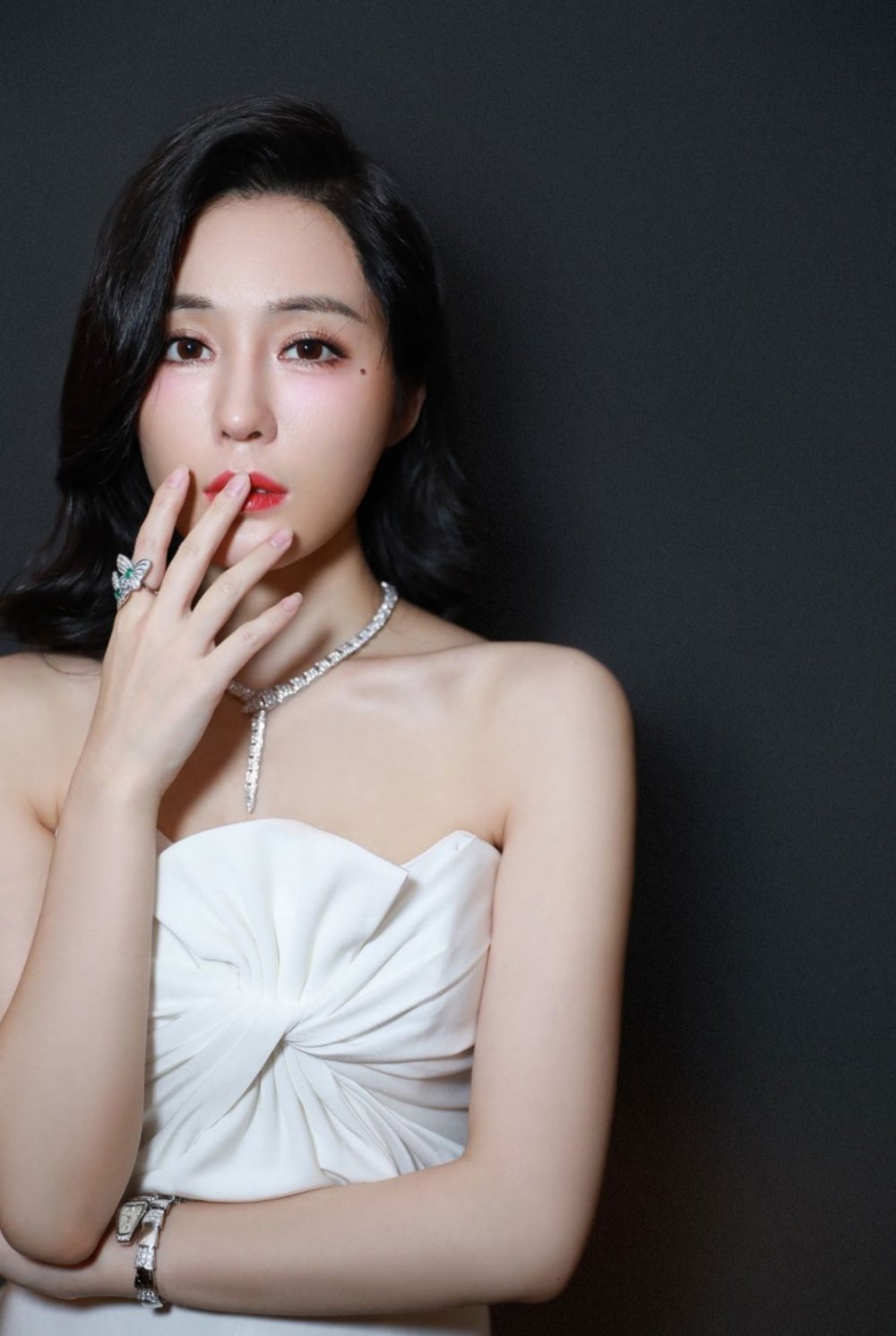 妩媚女神汤晶媚优雅简约性感写真集