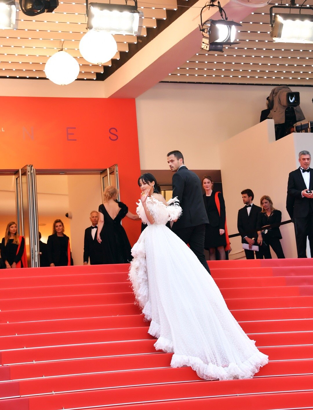 戛纳电影节@辛芷蕾 获邀以巴黎欧莱雅魅力代言人身份走上第72届