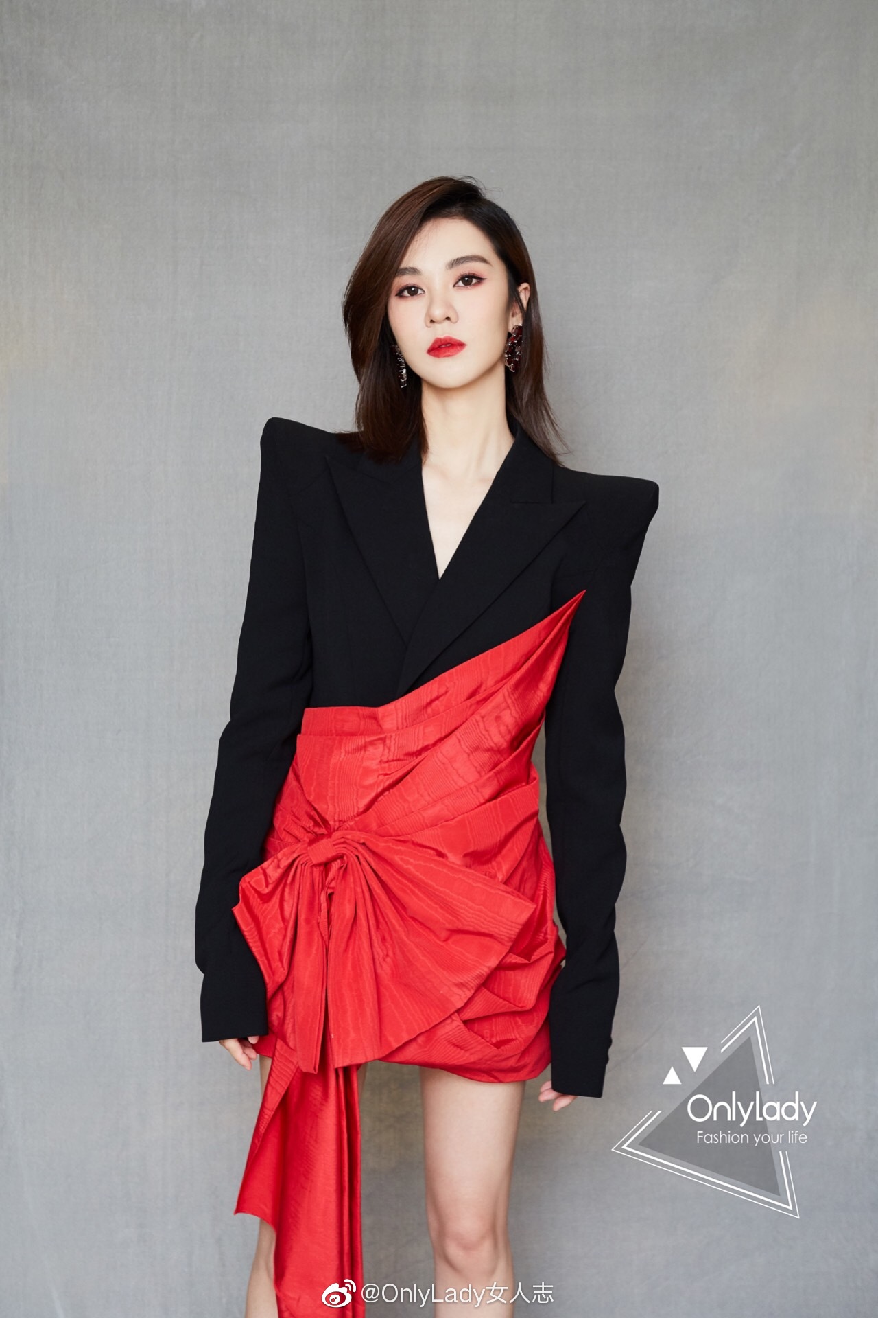 郁可唯 一身anirac黑红独特设计西装裙,philosophy di lorenzo sera