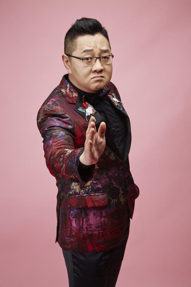 《吐槽大会》每一期张绍刚都穿花衣服!橙色秋裤和周笔畅撞衫了!