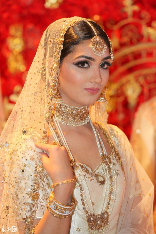 不得不说南亚的服饰真的别具一格啊,真的太美了,忍不住赞叹!