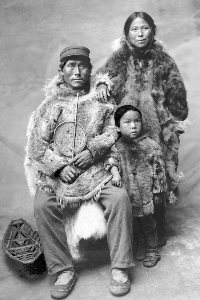 百年前的阿拉斯加黄皮肤的爱斯基摩人