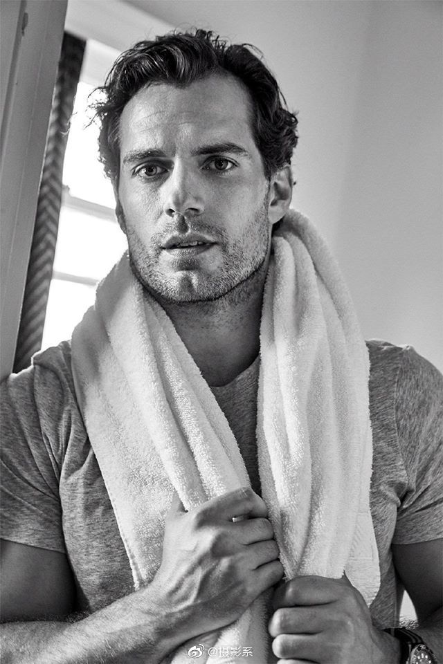 最新一期的 mens health的封面人物: henry cavill