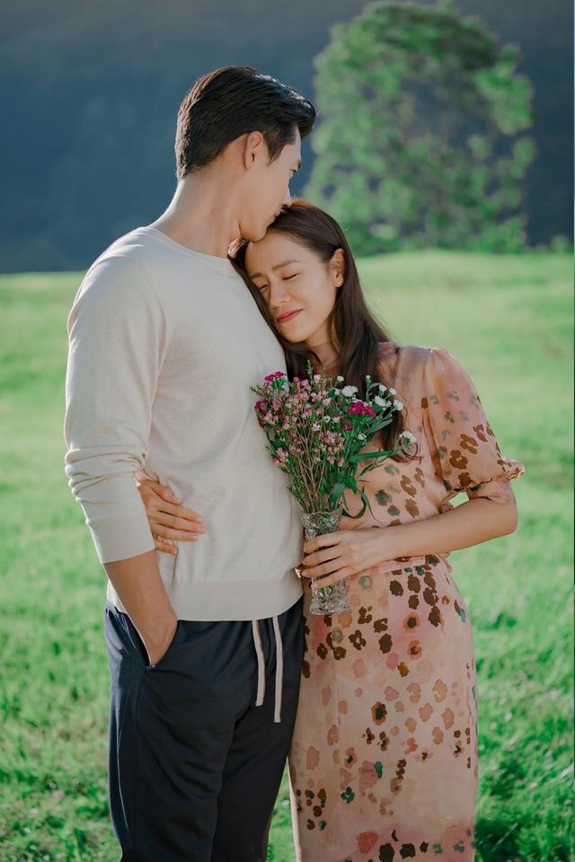 玄彬针织穿出暖男范孙艺珍碎花裙少女感十足这低头一吻太甜了