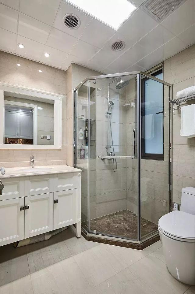 卫生间装修各种形状淋浴房我该怎么装