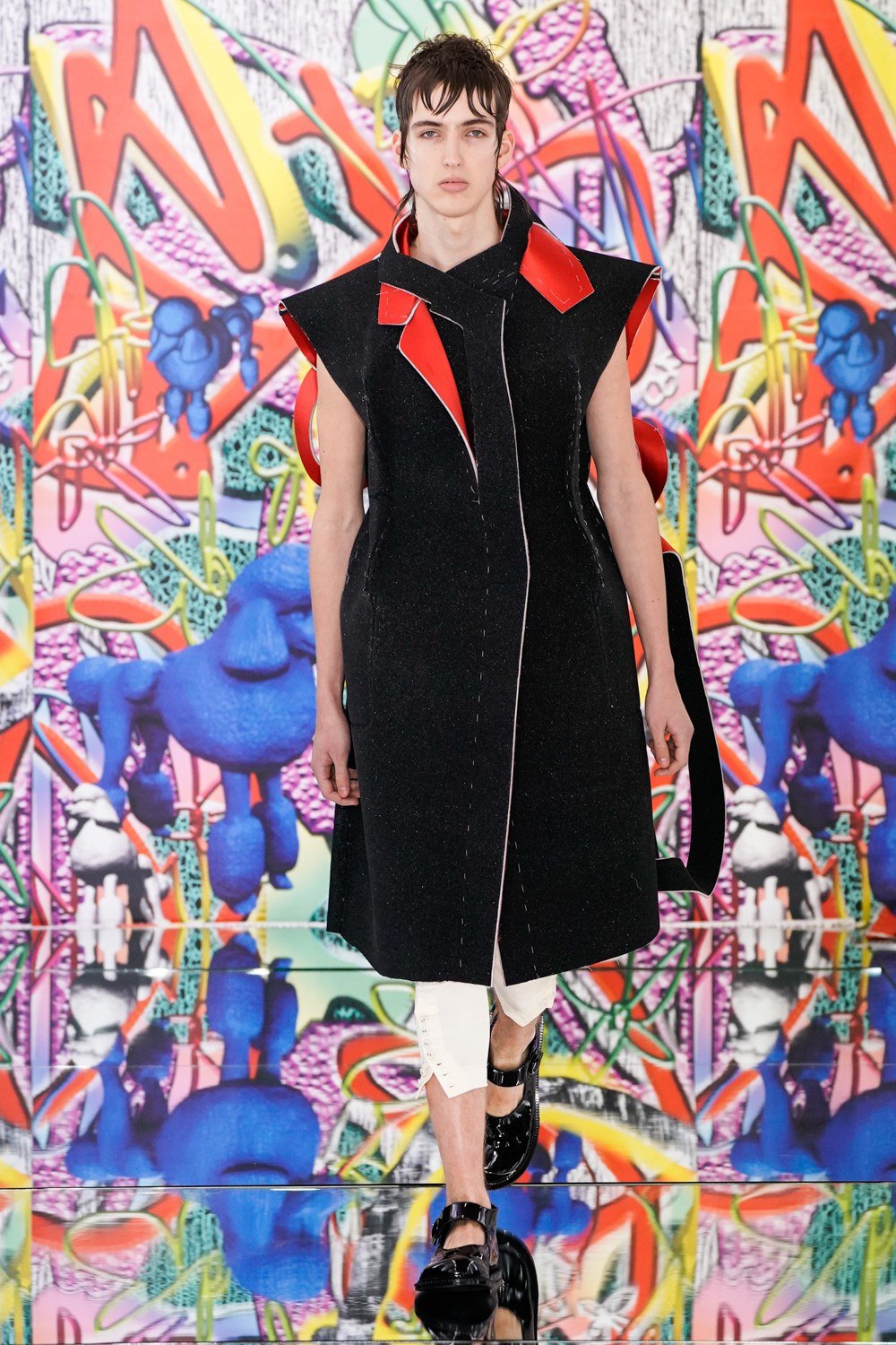 马丁马吉拉martinmargiela是一位以解构主义设计风格而闻名的服