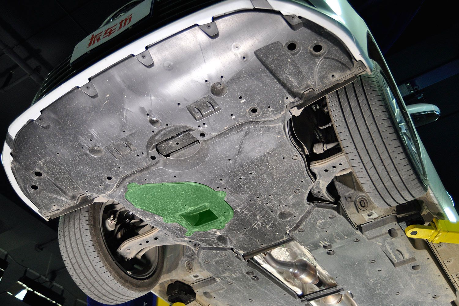 八代凯美瑞双擎顶配底盘解析 个性运动的外观又会搭配怎样的底盘