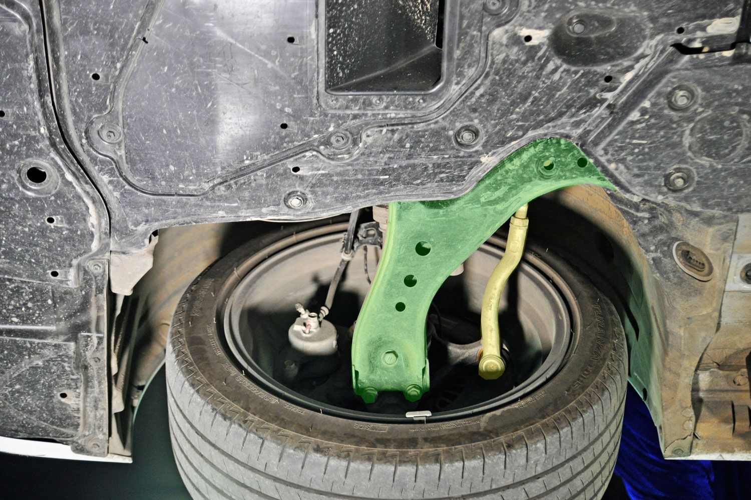 八代凯美瑞双擎顶配底盘解析 个性运动的外观又会搭配怎样的底盘