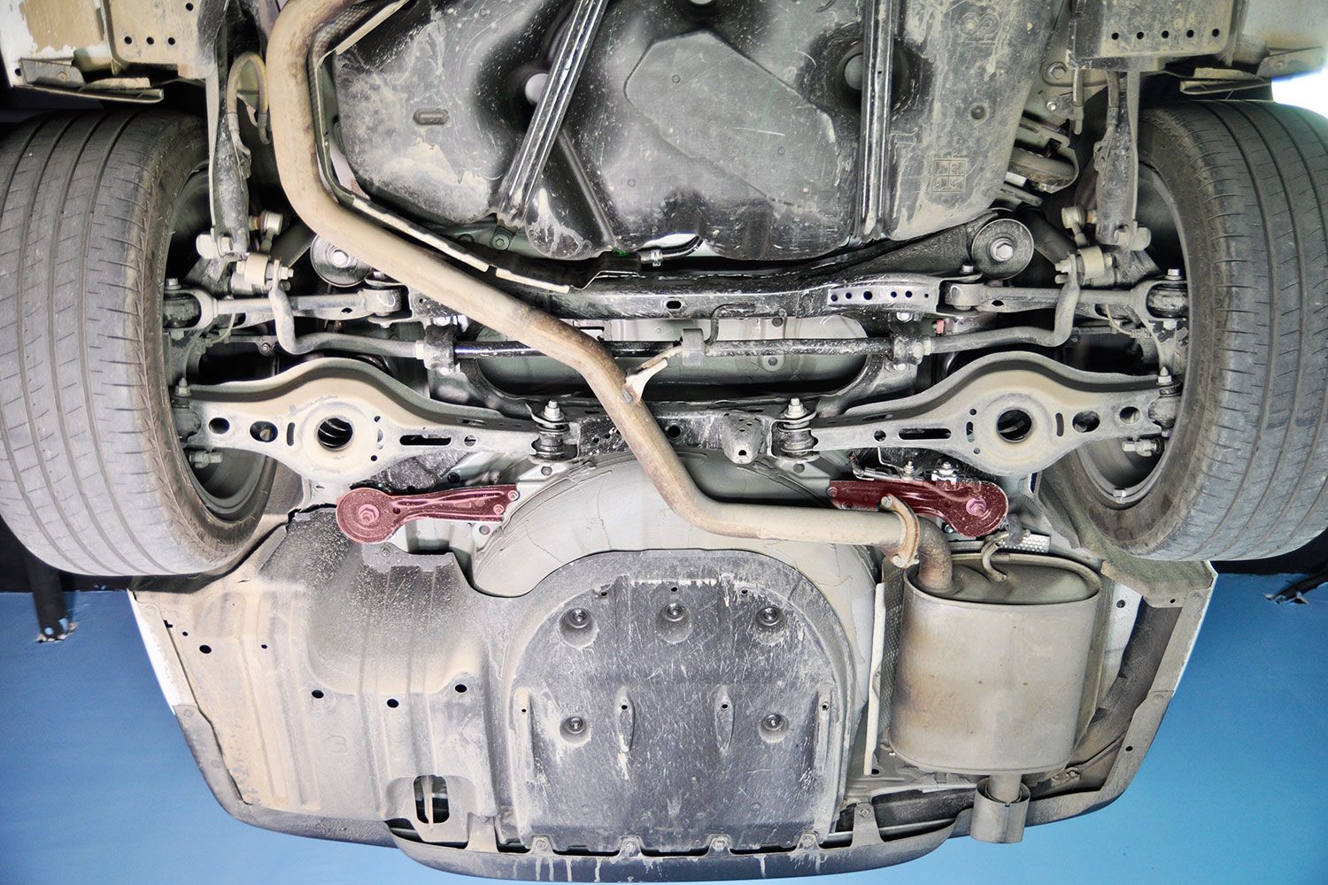 八代凯美瑞双擎顶配底盘解析 个性运动的外观又会搭配怎样的底盘