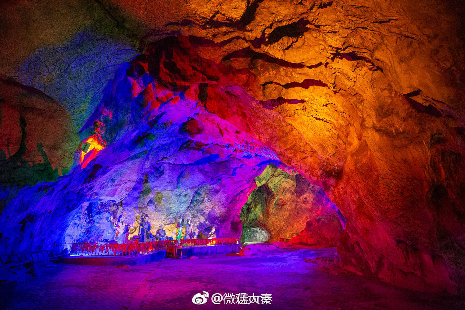 大自然是一个神奇的造物主,比如这个叹为观止的西安蓝田辋川溶洞