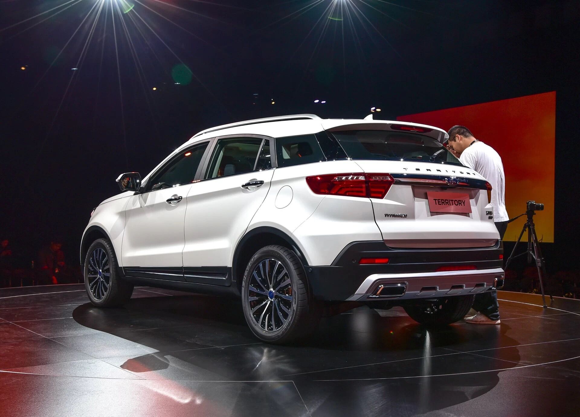 福特全新suv来了,外观大气沉稳,不足11万