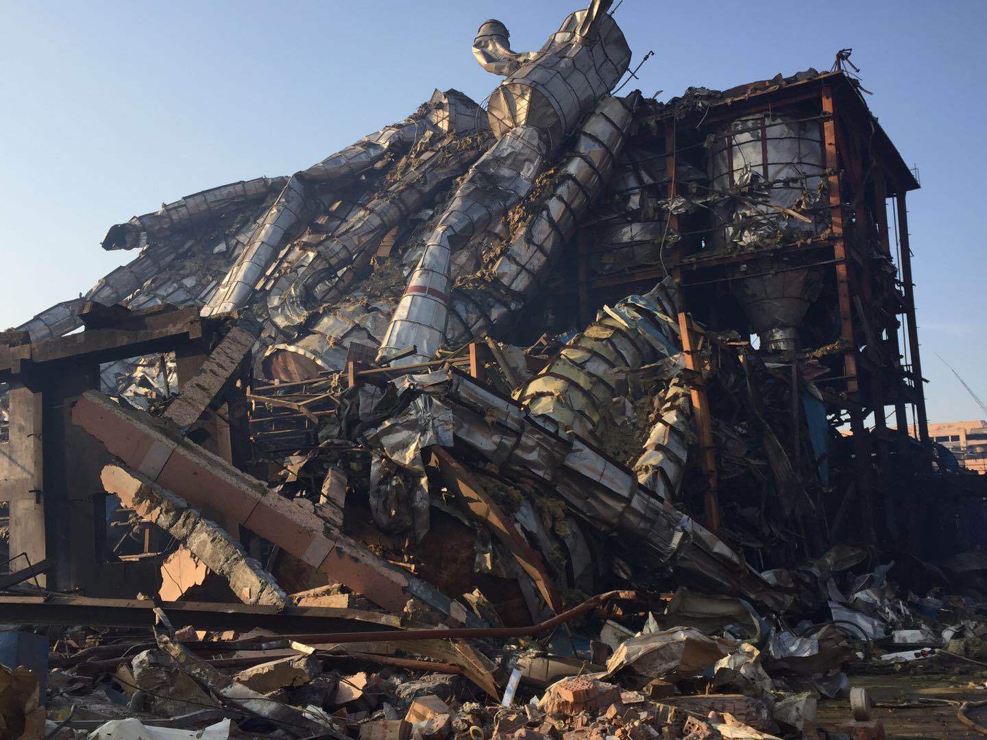 持续关注|江苏响水化工企业爆炸事故:今天上午学校全复课 搜救仍.