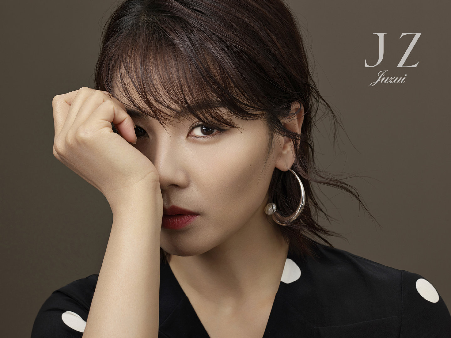 jz玖姿2019年aw大片携手品牌代言人刘涛共同演绎对曾经时尚年代的优雅