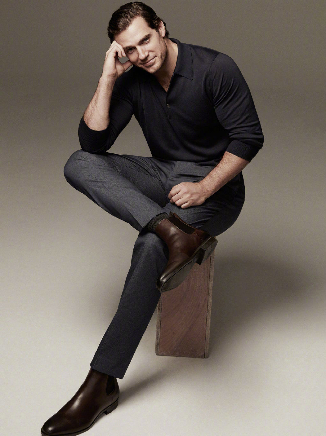 亨利·卡维尔成为《elle men睿士》杂志2月刊封面男神_高清图集_新浪