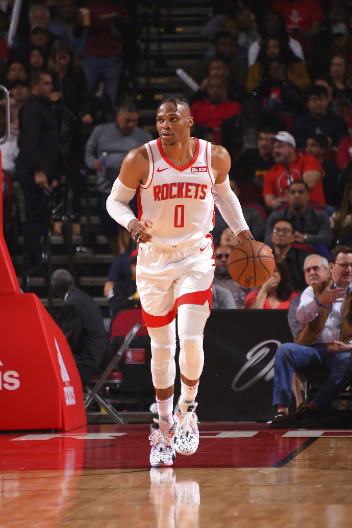 火箭赛季首胜!威少28 10 13砍下三双,带领火箭126-123战胜鹈鹕