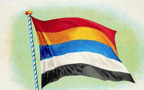 1912年2月,清朝皇帝宣布退位,五族共和正式建成,并明确了民族平等的