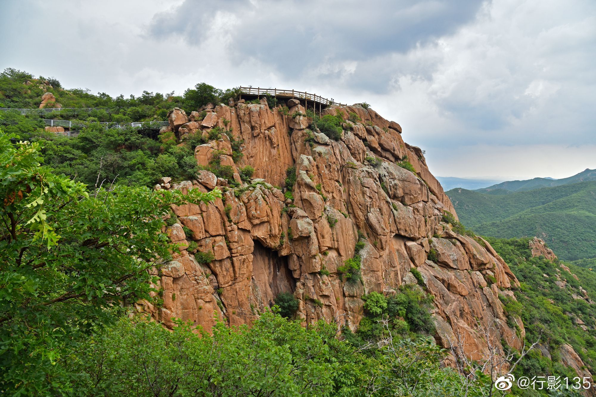 辽宁朝阳大黑山西游仙境是一座奇石林立,尽情发挥想象的天地