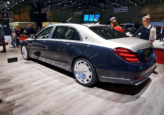 19款奔驰迈巴赫s级延续经典回归双拼色