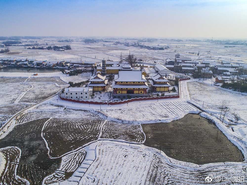雪后的六安昭庆寺,晚霞斜映下,一切都显得那么的肃穆