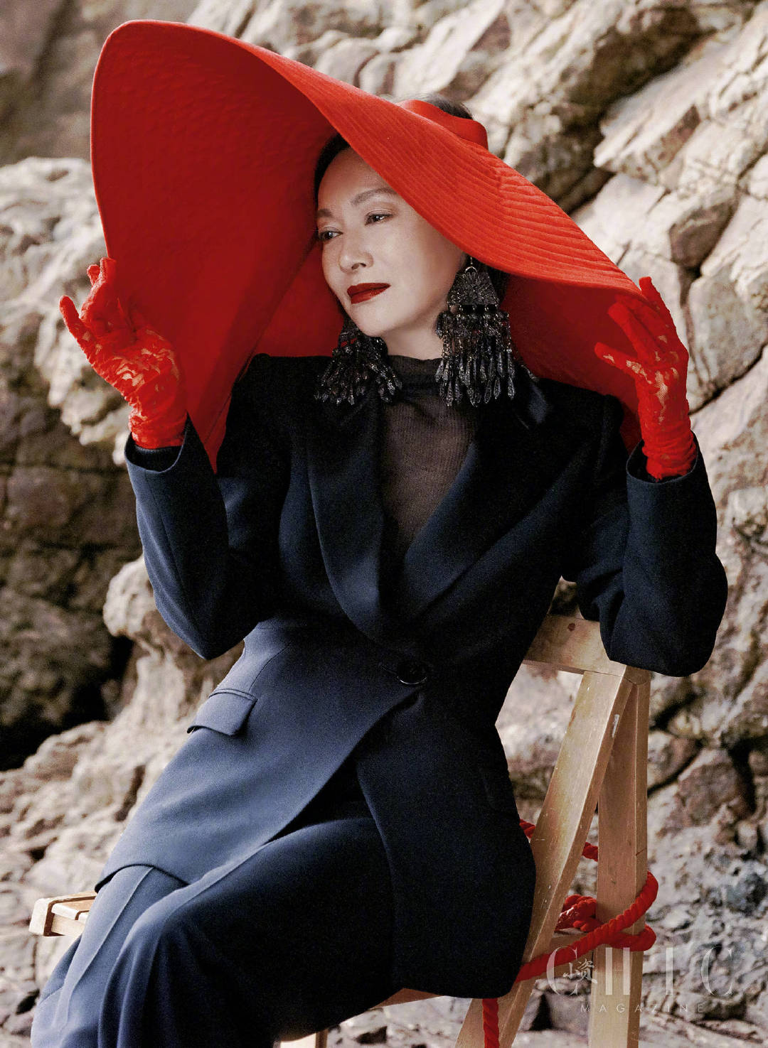 惠英红的新杂志照,好红好攻啊!