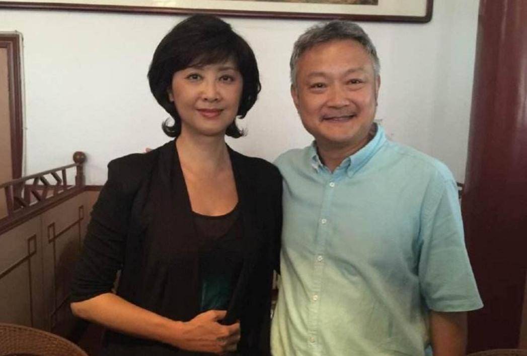 时代的声音56岁欧阳奋强再现贾宝玉原声含泪为医护人员打call