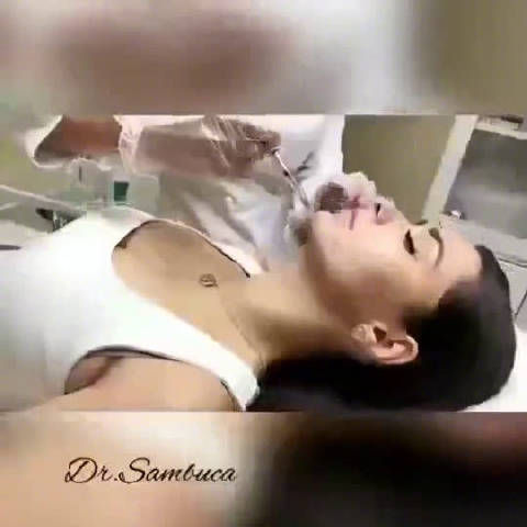 C罗夫人在ins上大方晒出自己玻尿酸丰下巴视频。美不必一定是天生的