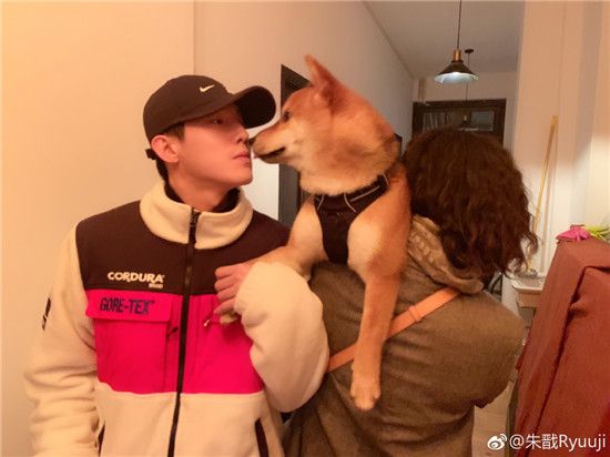 称自己恋爱的朱戬为啥不公布女友是谁是保护还是怕回头打脸
