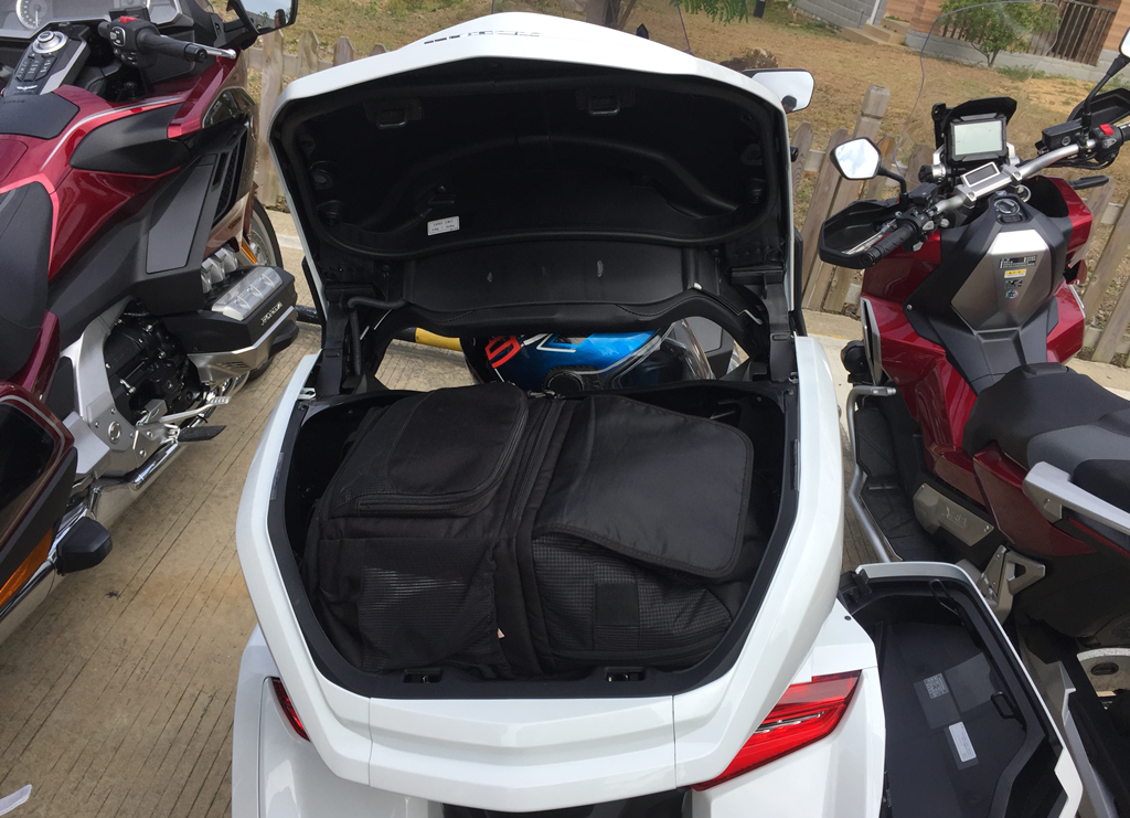 花两部雅阁的钱玩一部6缸本田大摩托是啥体验?